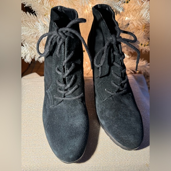 White Mountain black suede ankle booties Size 8M - Picture 1 of 5